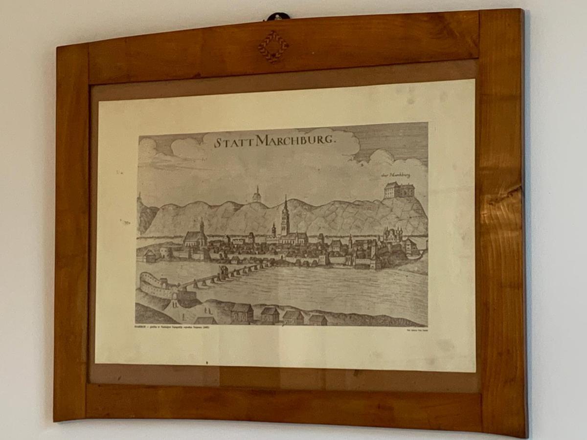 The Marchburg Apartment มาริบอร์ ภายนอก รูปภาพ